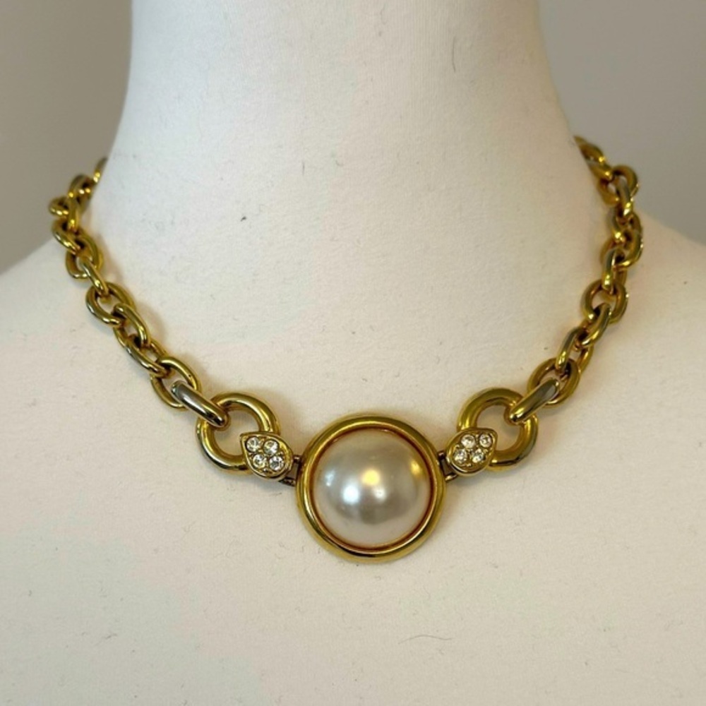 Vintage Elegant Gold and Pearl Necklace